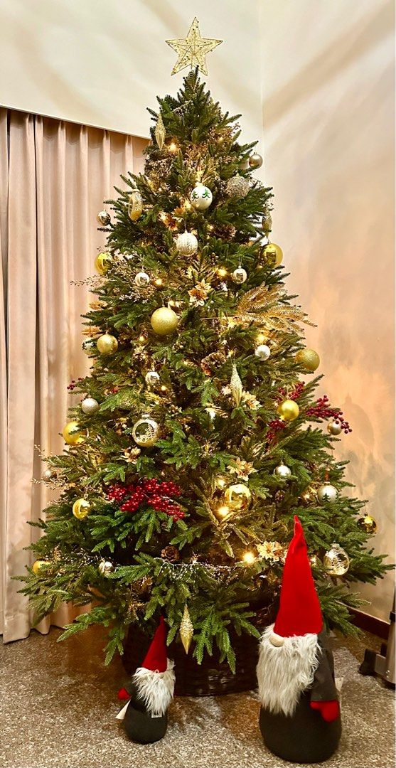 Hyper Realistic Christmas Tree 8FT, Furniture & Home Living, Home Decor