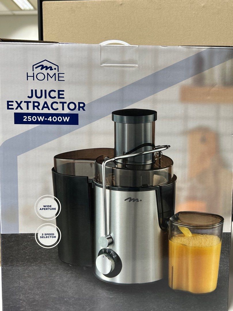 Juice Extractor (Category: Juicers, Blenders & Grinders) located in Singapore. Submitted by realpcyx (Listing ID 1270956539, Image 1). Description: 2 available .