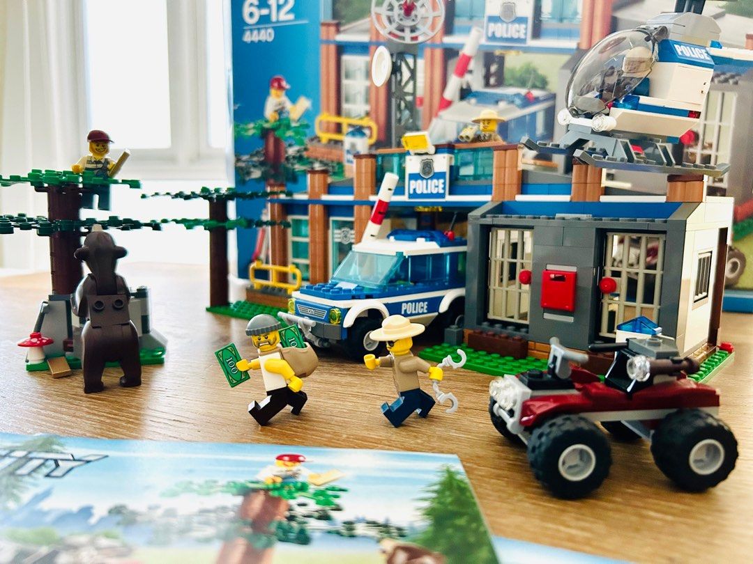 Lego City 4440 Forest Rangers Police Station Bear Set Limited Edition Collector s Item