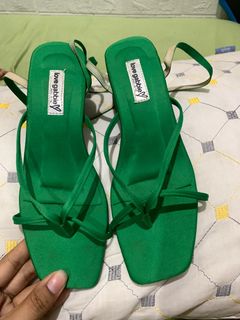 (Category: ) located in . Submitted by declutterbyjane (Listing ID 1270979600, Image 1). Description: .