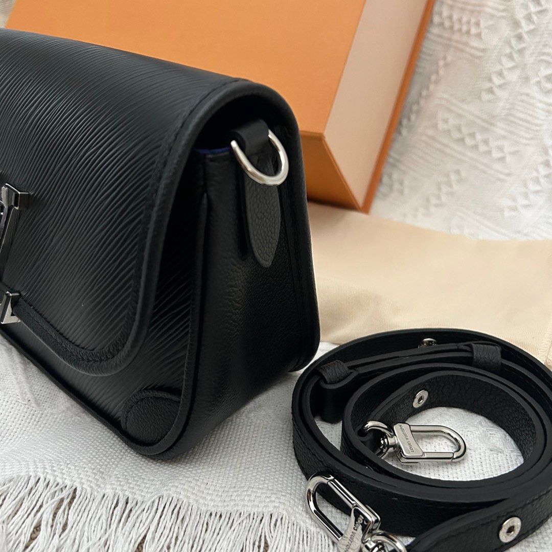 LV Buci Schwarz Epi Leather Noir Louis Vuitton Luxury Bags