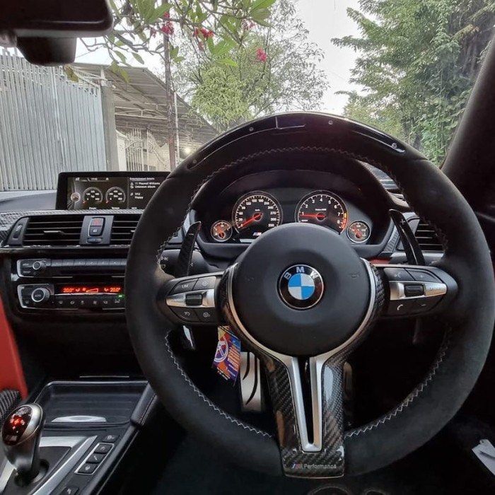 Bmw m performance steering store wheel with race display