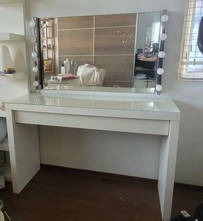 Makeup vanity mirror outlet with lights ikea