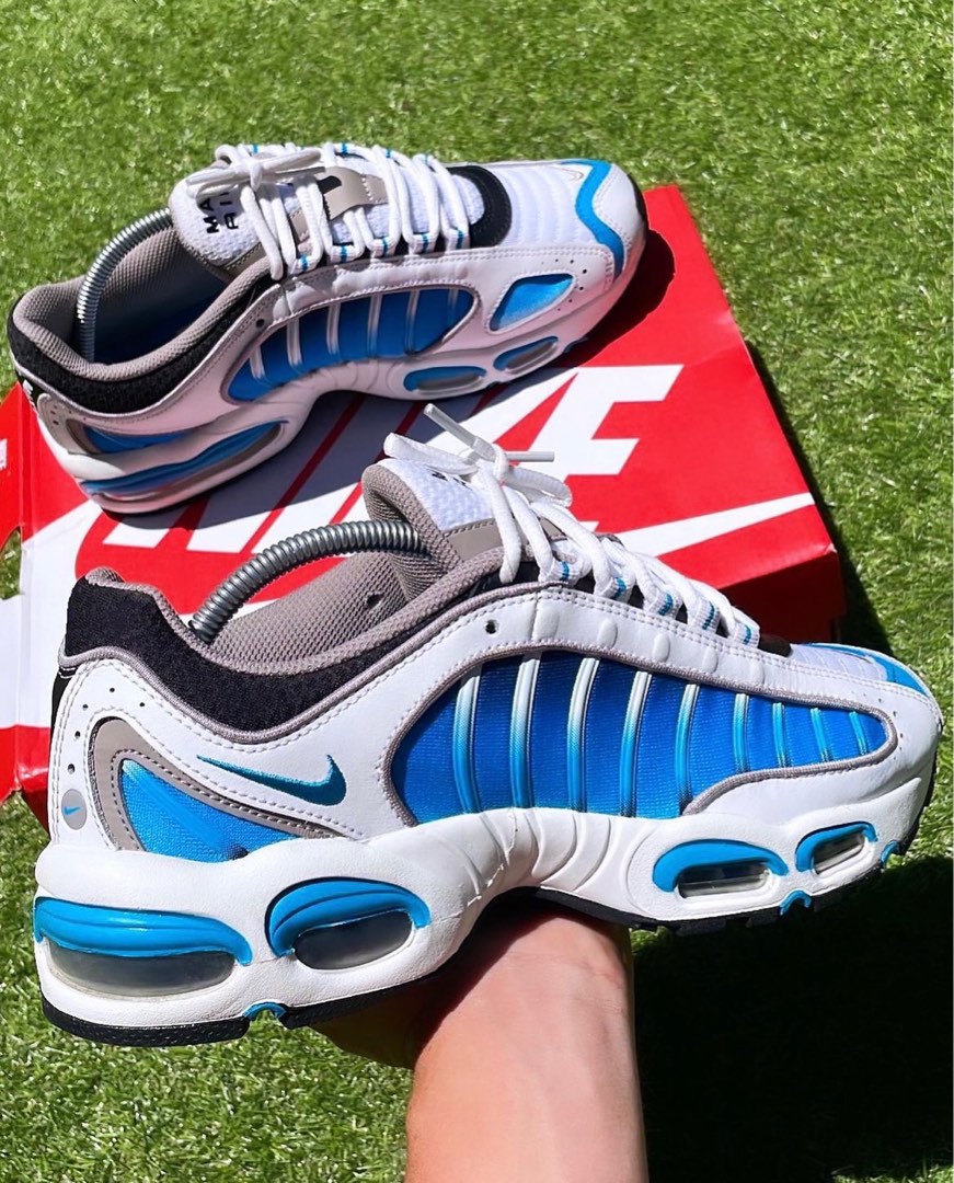 Nike tailwind 4 blue top