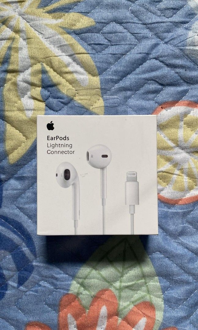 Original earpods lightning connector (Category: Earphones) located in Manila. Submitted by pricious (Listing ID 1270876122, Image 1). Description: ⭐ORIGINAL iPhone charger set ⭐ OEM 12 pro max -650 13pro max -650 14pro max -650 ⭐CABLE ONLY ⭐ ‼️Type c to lightning 1M - 450 2M -550 ‼️USB to lightning 1M- 450 2M- 550 ‼️Type c to type c 1M -550 2M- 650 ‼️adapter only 20W- 550. 35W C+C - 799 35W(15promax )- 699 ‼️EARPODS LIGHTNING CONNECTOR- 950 ✅Mod 