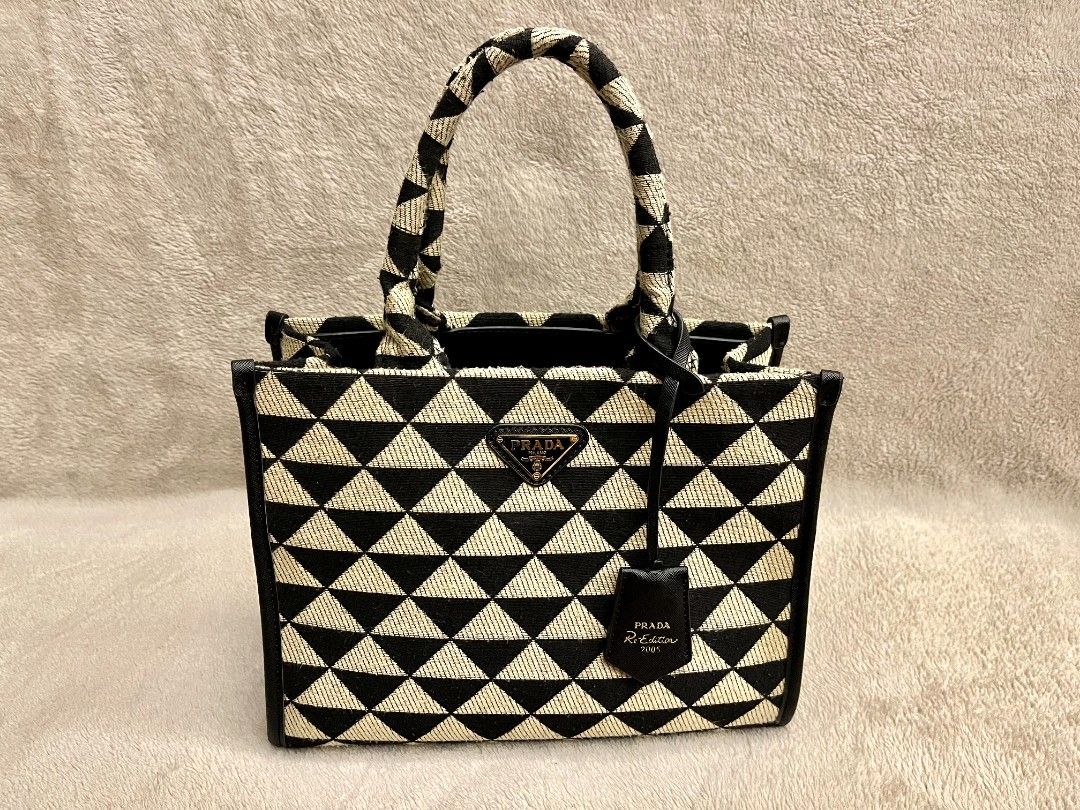 Selling hotsell prada bag