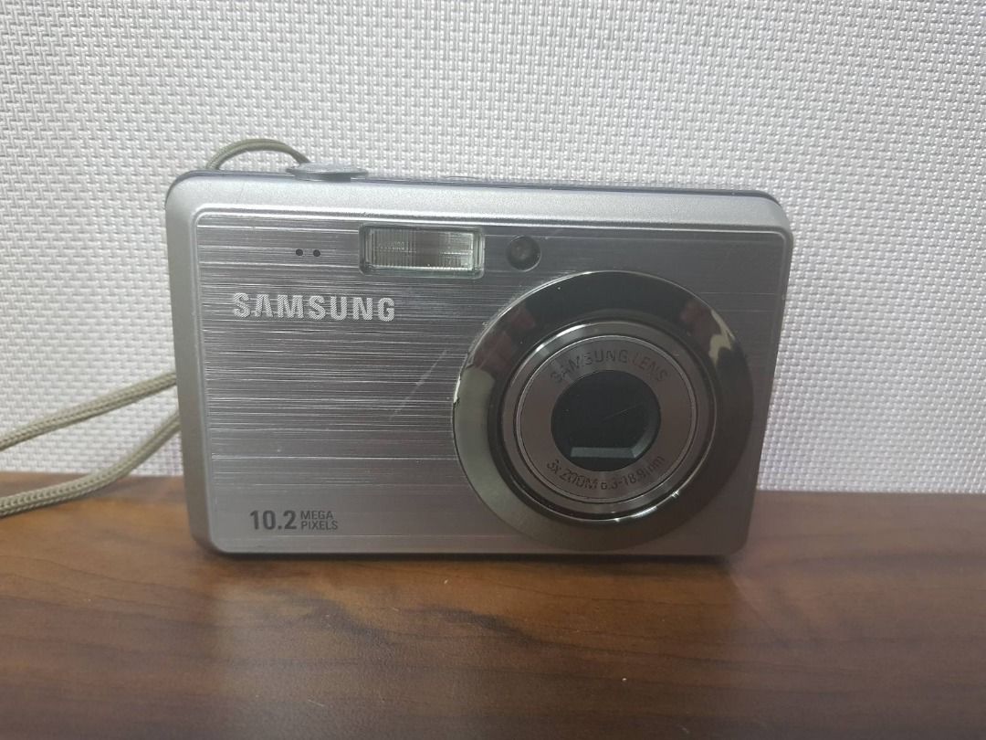 PRE LOVED Samsung SL102 (ES55) Digital Camera (Category: Cameras) located in Quezon City. Submitted by parabellum_outlet (Listing ID 1270921183, Image 1). Description: The Samsung SL102 digital camera is an ideal camera for the entry level shooter with its ease of use and compact size. It incorporates a quality Samsung lens with a 3x optical zoom, as well as Digital Image Stabilization to help reduce blurry images Body type Compact Max resolution