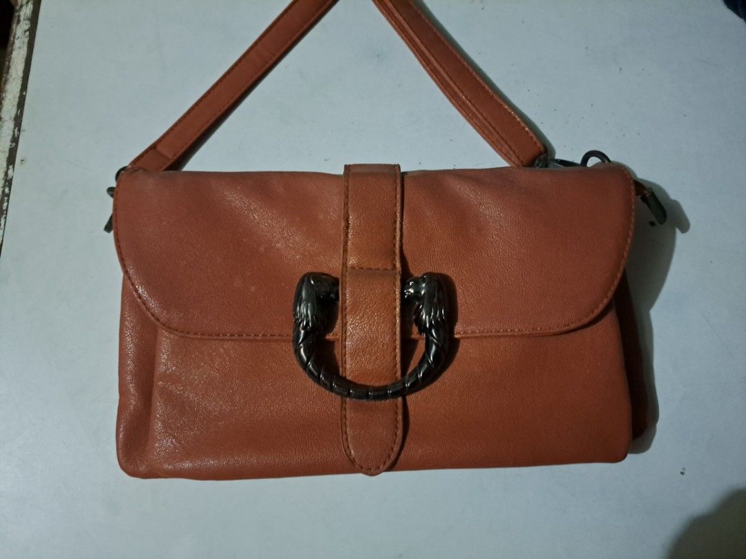 Preloved Faux Leather Brown Sling Bag (Category: Purses & Pouches) located in Santiago. Submitted by spree33 (Listing ID 1270934792, Image 1). Description: Negotiable brown faux leather sling bag RFS: decluttering You may directly send a message for questions or concerns. MOP: Gcash/Maya/ buyer-preferred bank MOD: J&T/ buyer-preferred / sco via sco to lower the shipping fee.