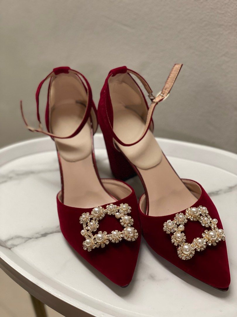 Red sales heels pointed