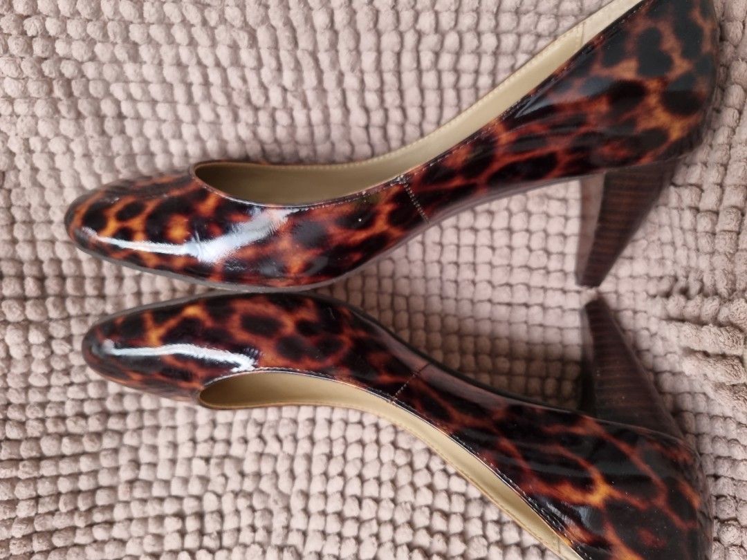 Red cheetah online print heels
