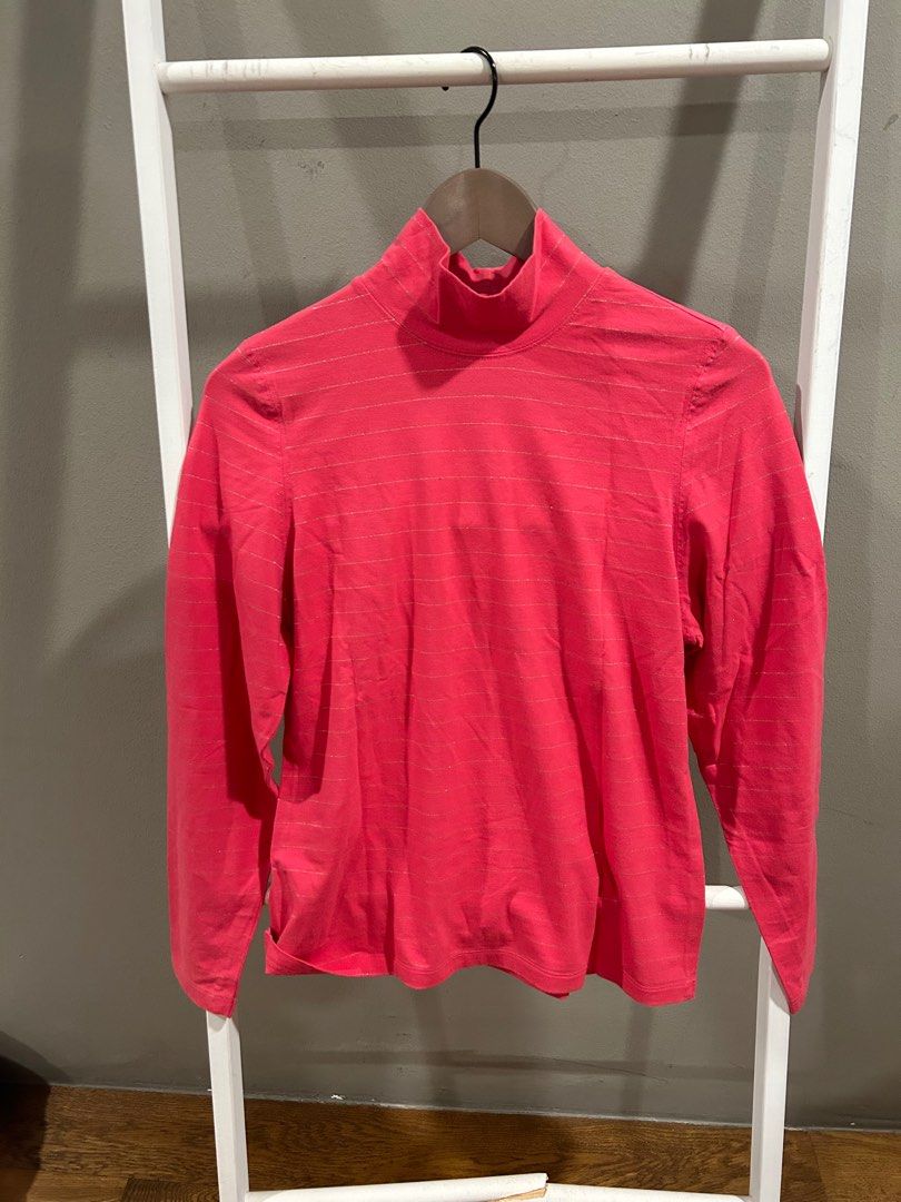 Red turtleneck top outlet