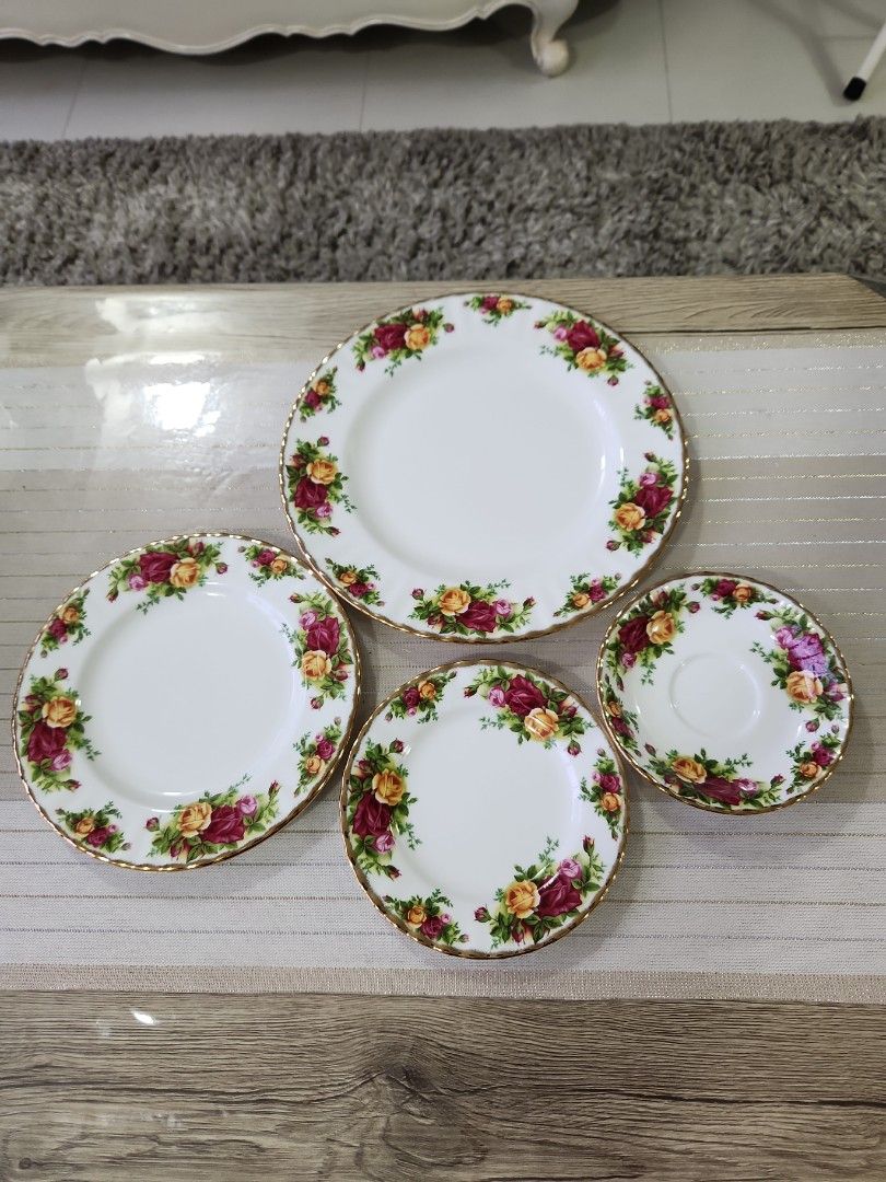 Royal Albert Plates, Hobbies & Toys, Memorabilia & Collectibles, Vintage Collectibles on Carousell
