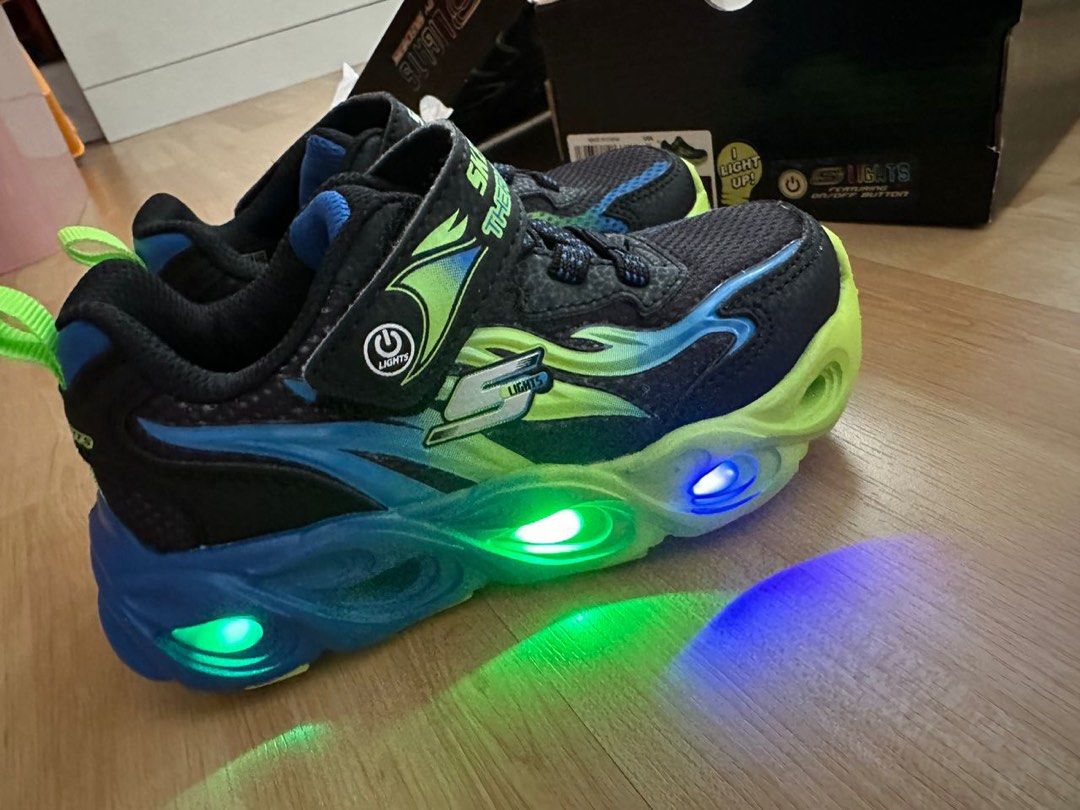 Glow in the dark skechers discount
