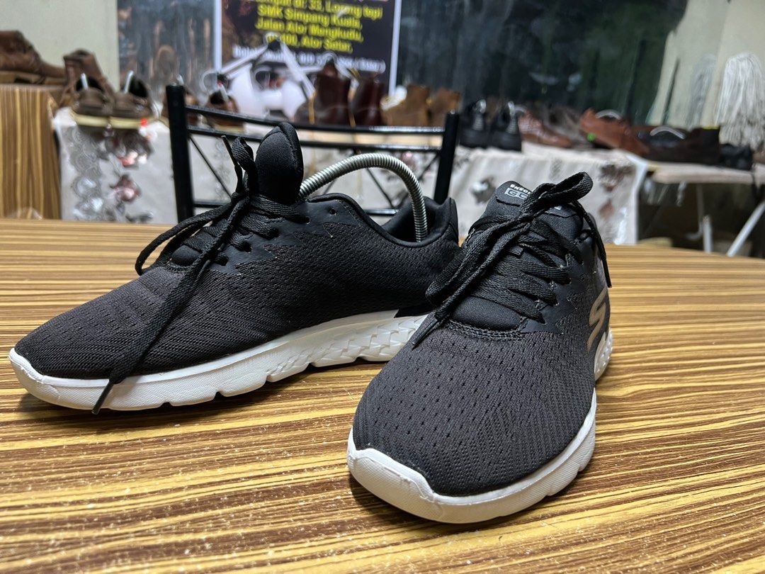 Skechers Go Run 8.5uk Men s Fashion Footwear Sneakers on Carousell