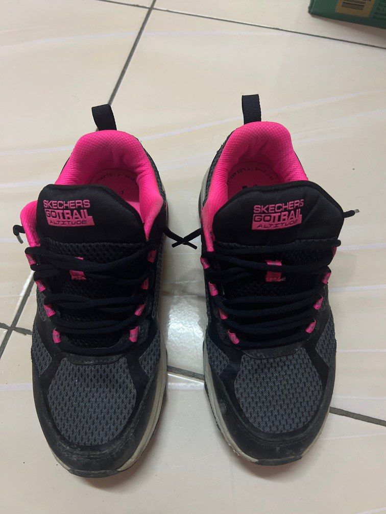 Kasut top hiking skechers