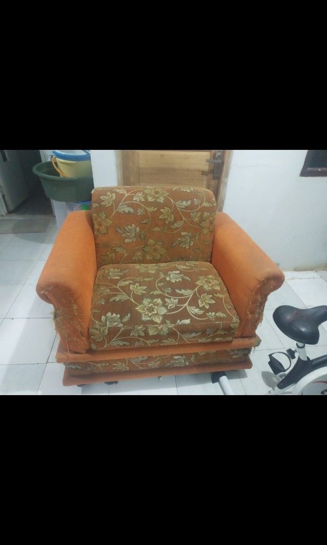 Sofa ruang tamu, Perabotan Rumah di Carousell