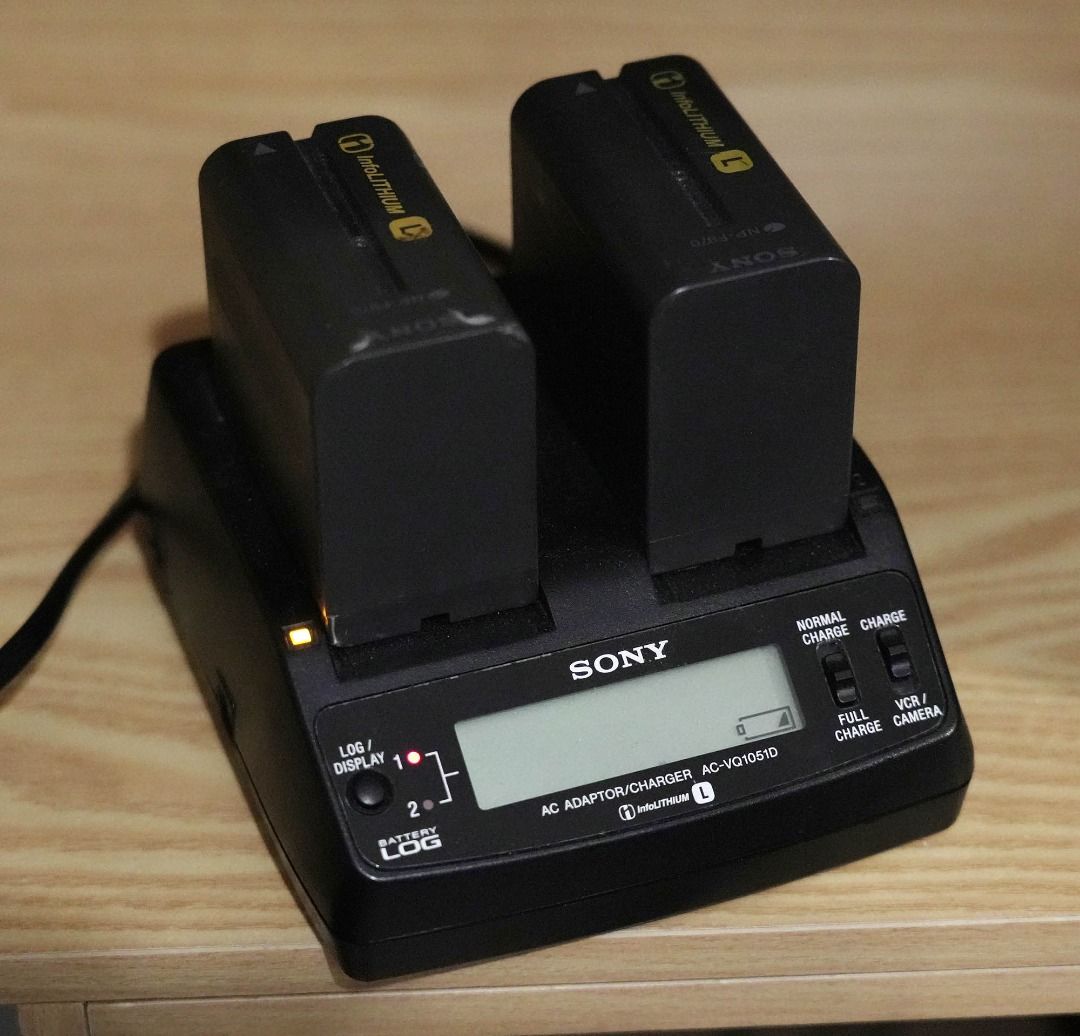 SONY AC-VQ1051D 充電器，sony NP-F970 電池X2, 攝影器材, 攝影配件