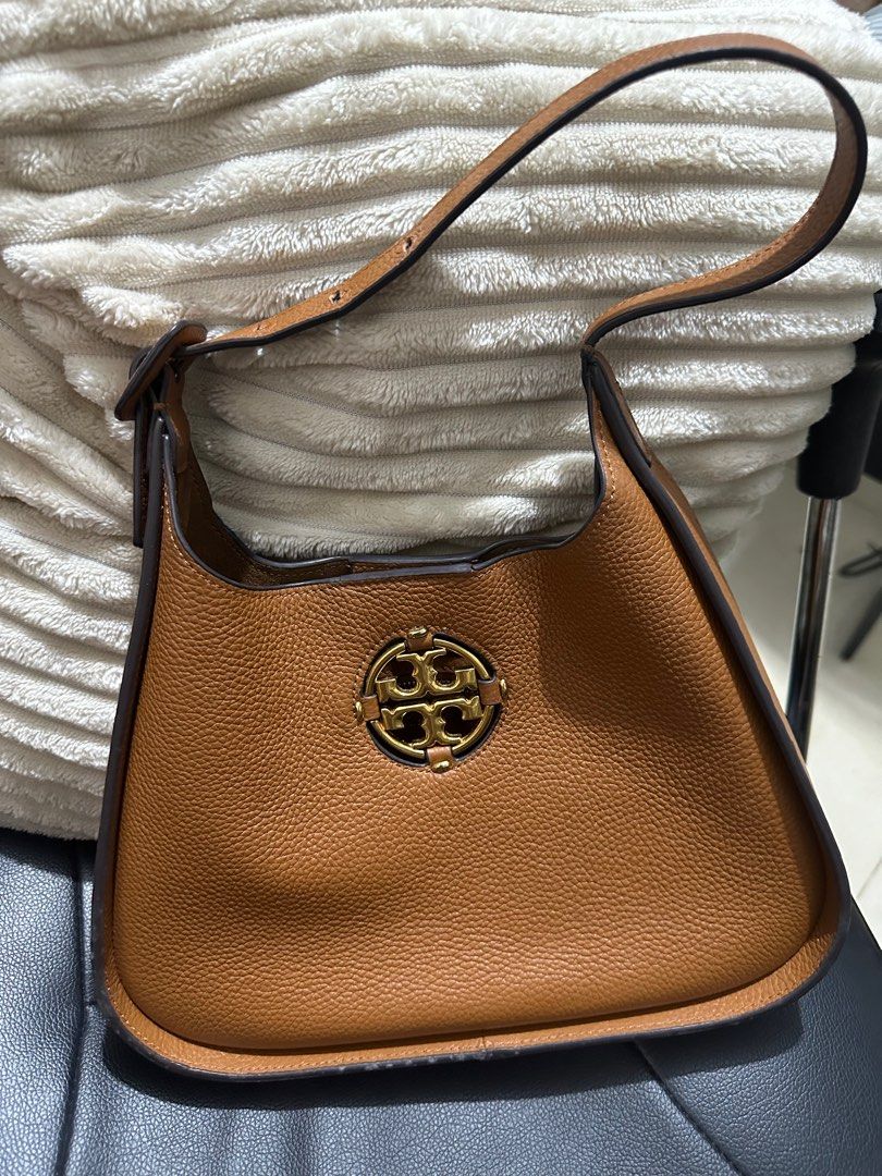 Tory Burch Sling bag (Category: Luxury Bags & Wallets) located in Taguig. Submitted by sustanableliving (Listing ID 1270968066, Image 3). Description: Authentic from US.
