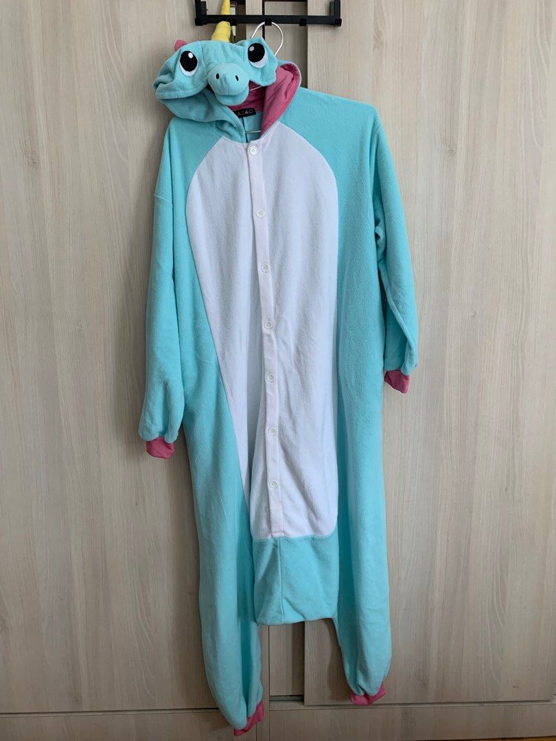 8xl onesie 2025