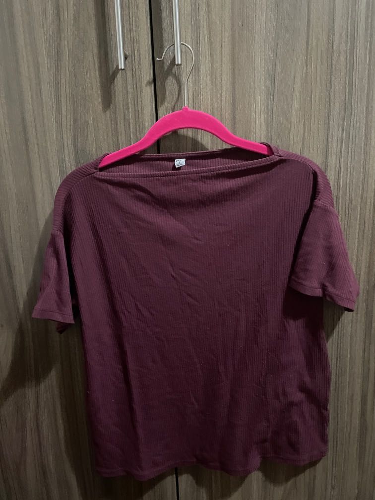 Uniqlo Ribbed Maroon Shirt (Category: Shirts) located in Quezon City. Submitted by bpcloset (Listing ID 1270939564, Image 1). Description: .