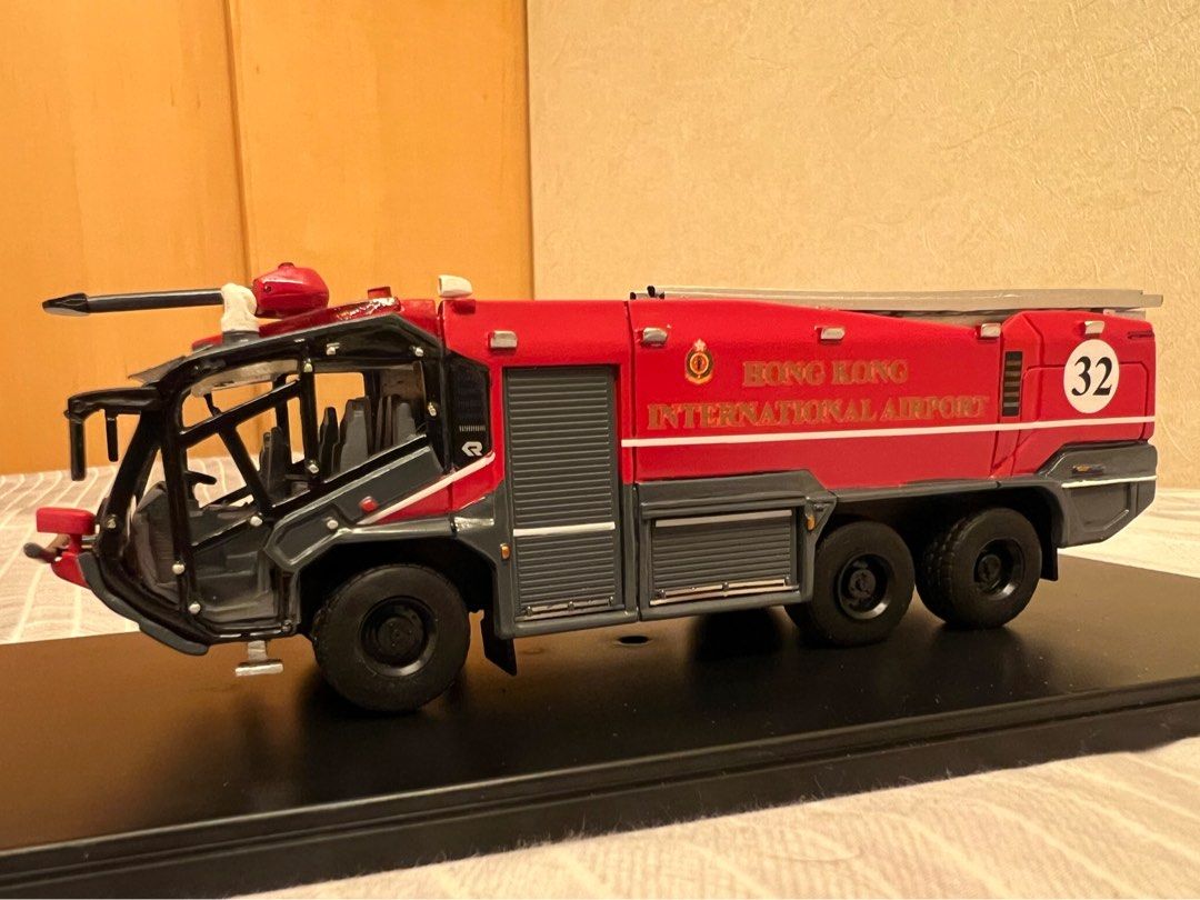 香港空港消防車 煮込む 機場重型泡車 消防車 9722A 1:76