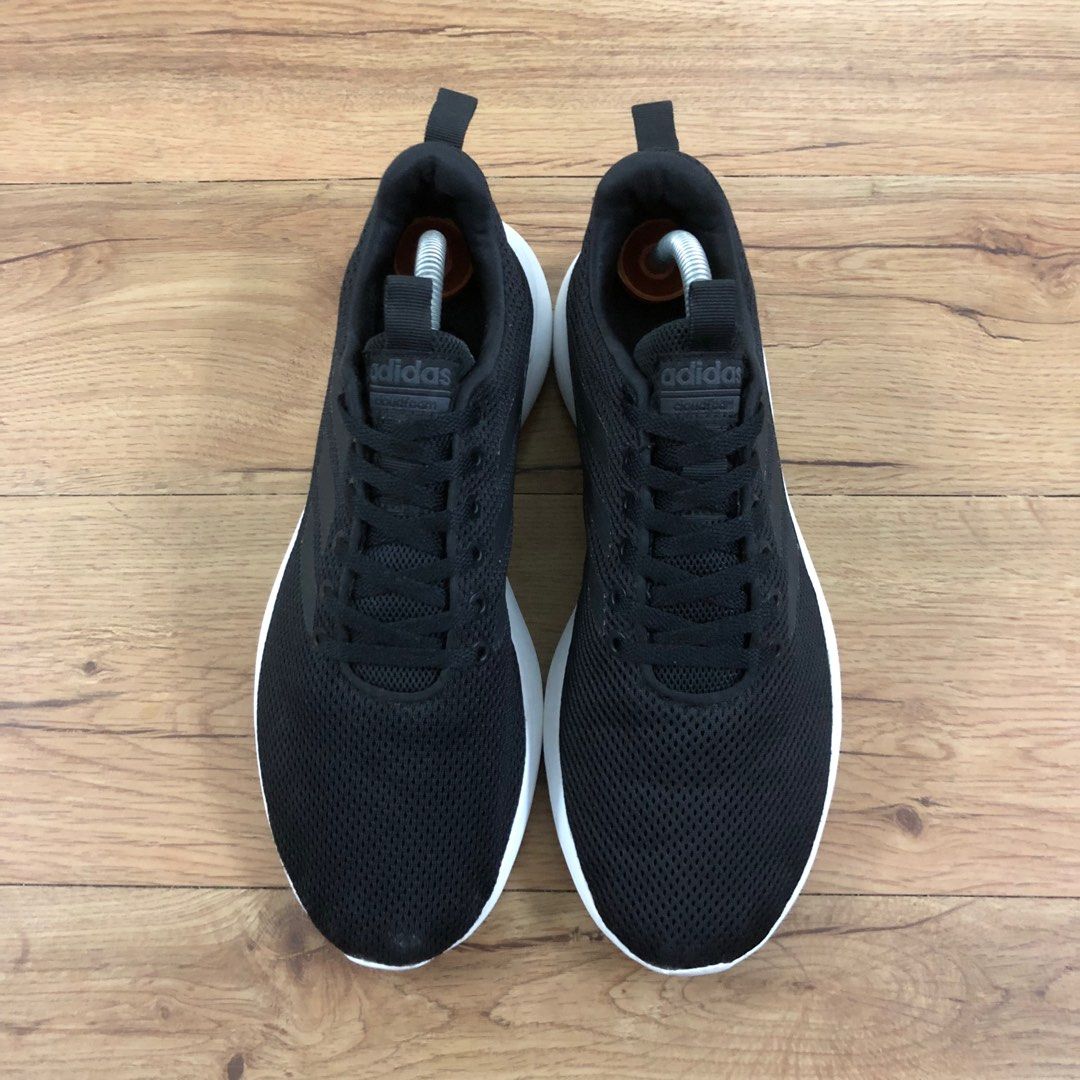 Nike tanjun sales vs adidas cloudfoam