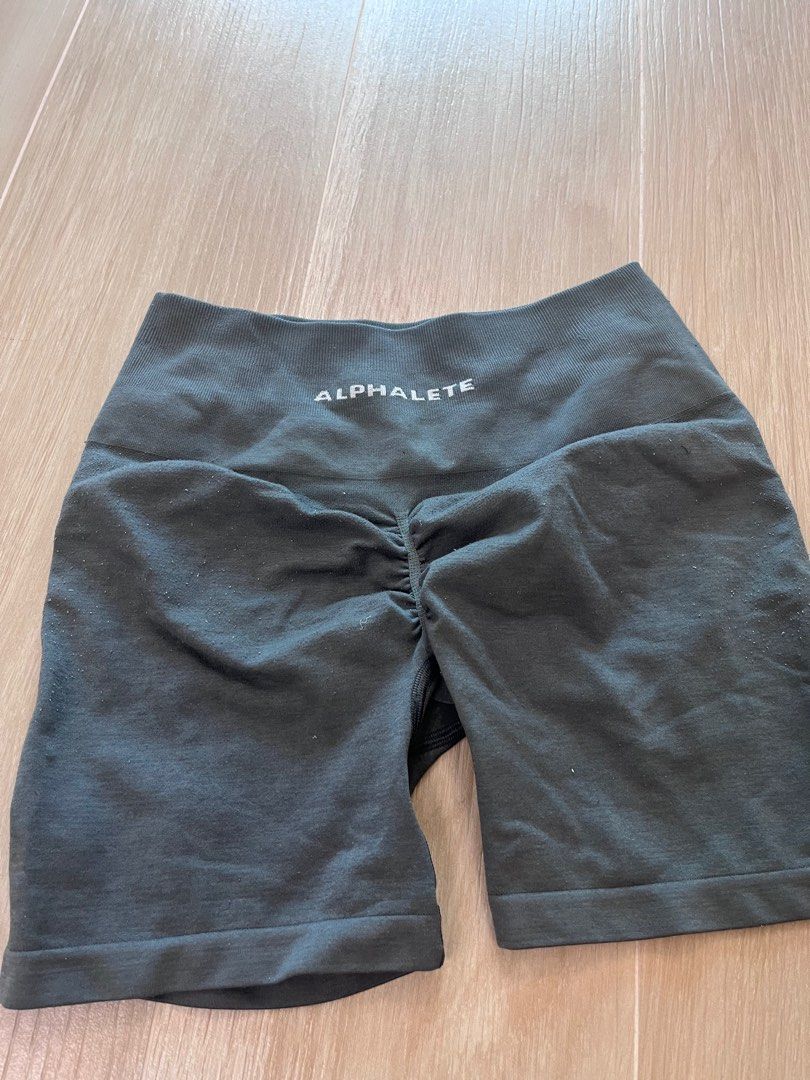 Alphalete gym wear . 100% new Short and top, 女裝, 運動服裝- Carousell