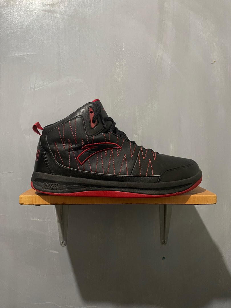 who wears anta shoes in the nba