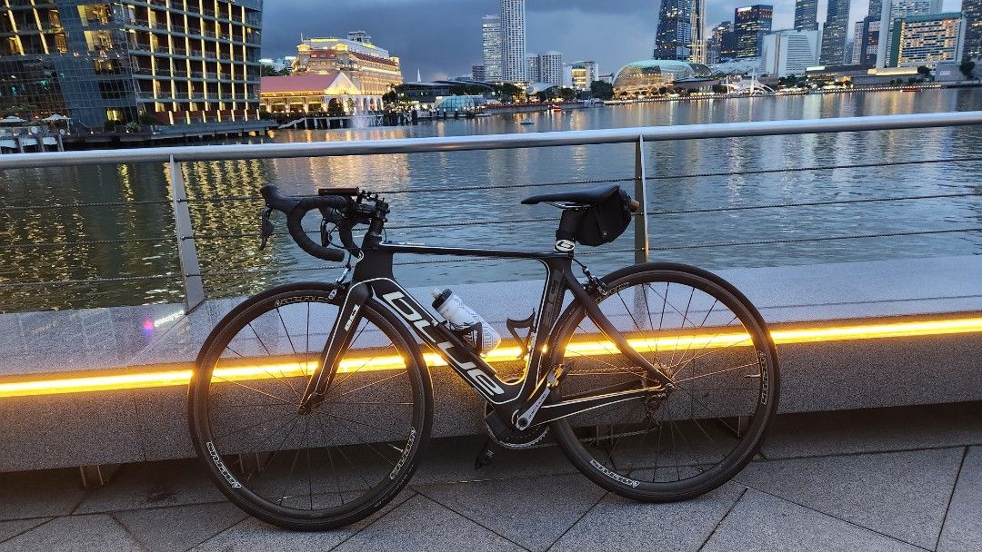 Blue ac1 hotsell carbon road bike