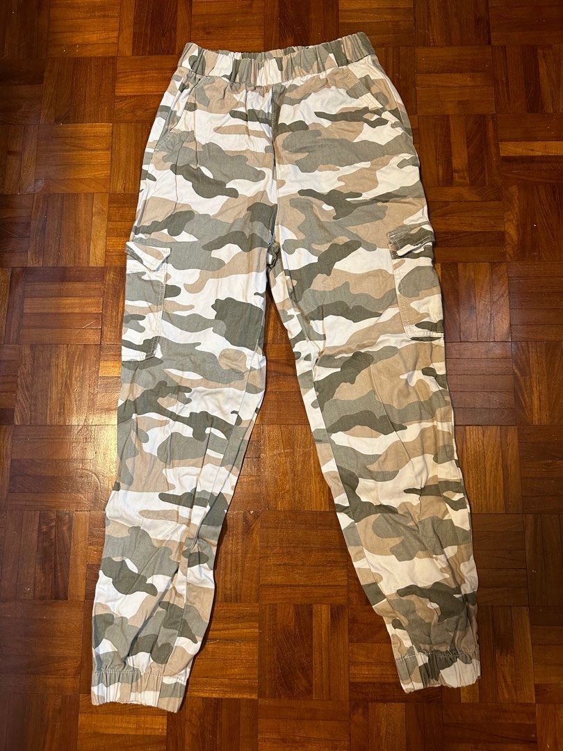 BNWOT H M Cargo Pants in Camo