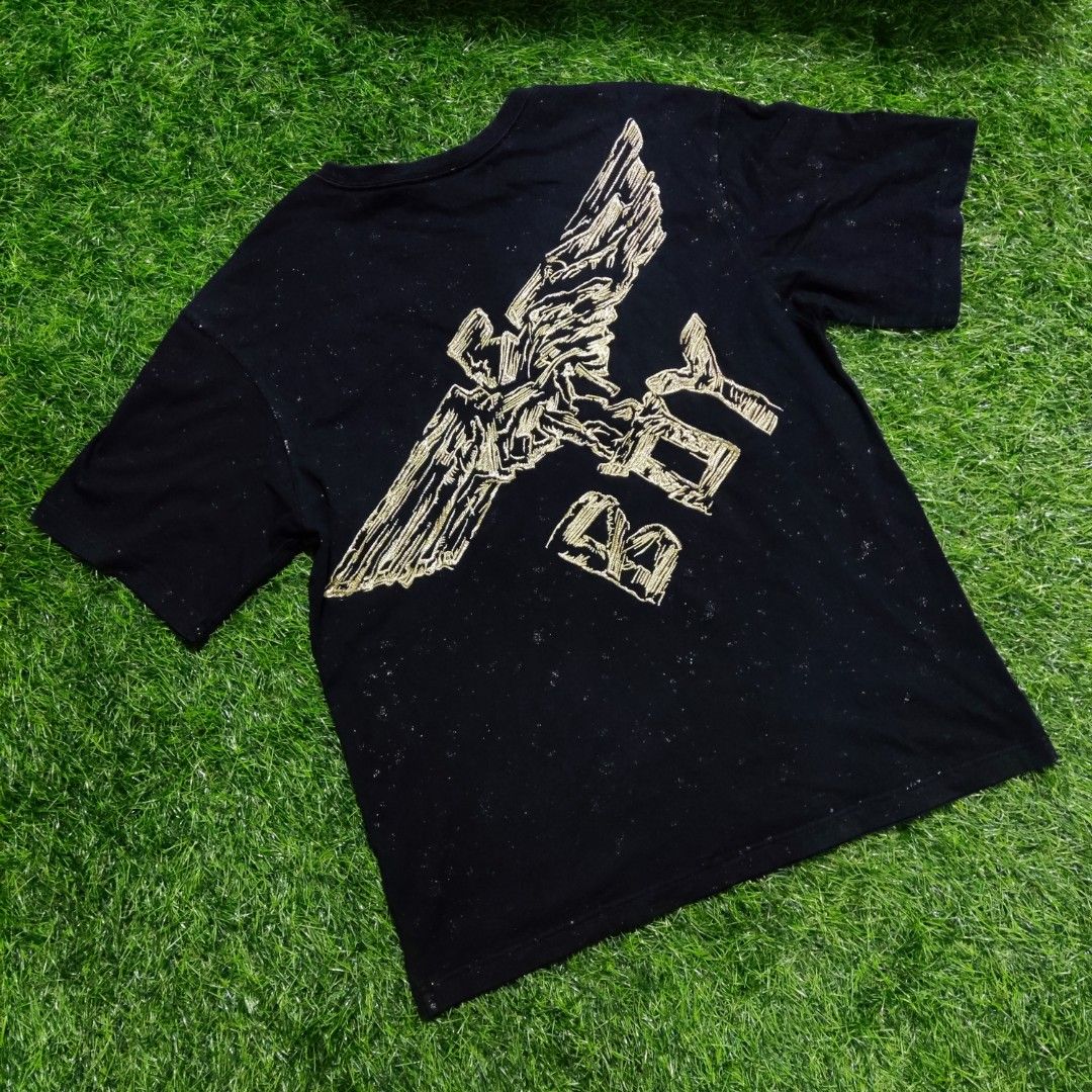 Boy London Shirt (Category: Tshirts & Polo Shirts ) located in Legazpi City. Submitted by fastpicksph (Listing ID 1253459066, Image 1). Description: BOY London Shirt Size: 28 - 29 L X 21 W Condition: Excellent Color: 9.5/10 Issue : None SWIPE TO SEE MORE DETAILS Shipping Thru J&T or LBC Buyer Shoulders Shipping Bank Transfer or Maya for PAYMENTS Thank You. Happy Buying! ☺️☺️ Follow Our IG Store @fastpicksph #thrifting #thriftingfinds #thriftingph