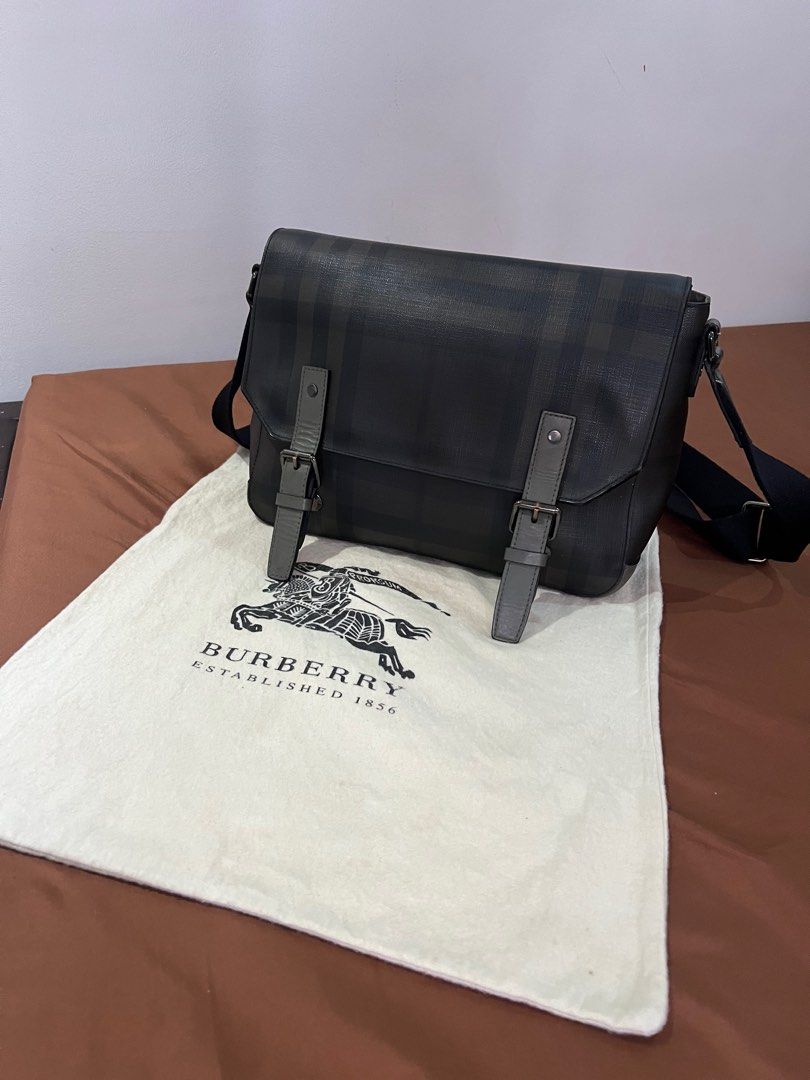 Burberry Messenger bag 100% authentic (Category: Luxury Bags & Wallets) located in Dagupan City. Submitted by dexluxury23 (Listing ID 1271164734, Image 1). Description: For Sale Burberry Bag Good as new For men Sobrang classy 12k nalang saan kapa.