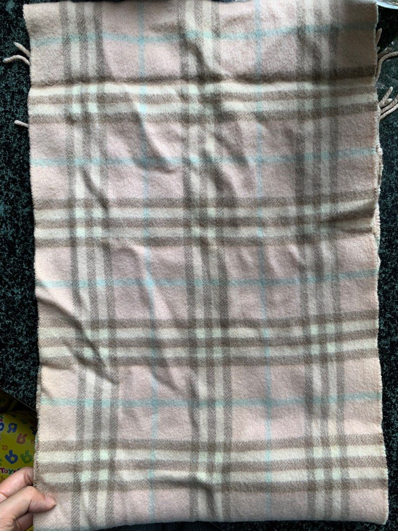 Burberry 50 cashmere discount 50 wool scarf rosa