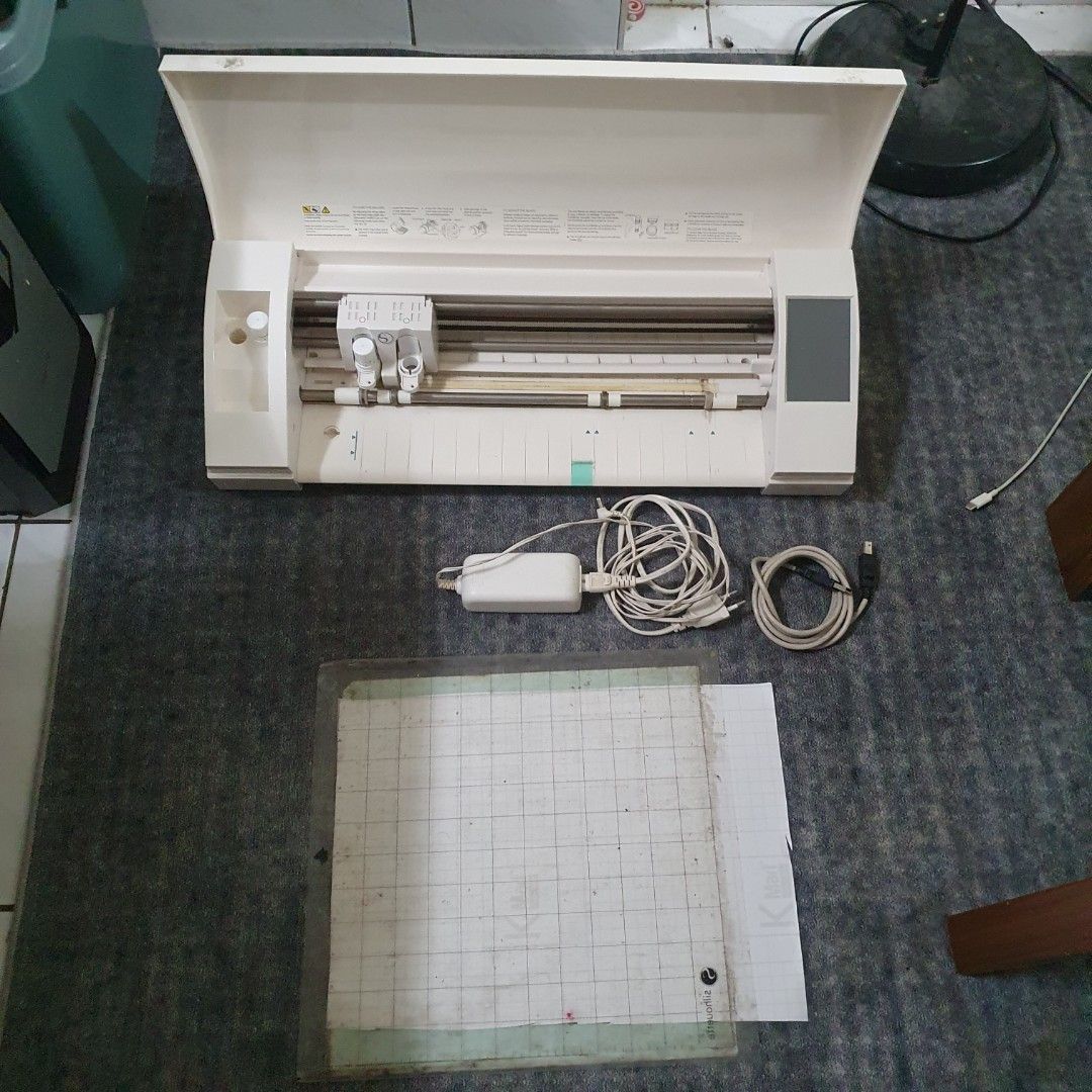 Cameo plotter (Category: Printers, Scanners & Copiers) located in Kuala Lumpur. Submitted by zarithdaniel (Listing ID 1271077787, Image 2). Description: cameo plotter come with accesories free sticker vinyl location serdang.