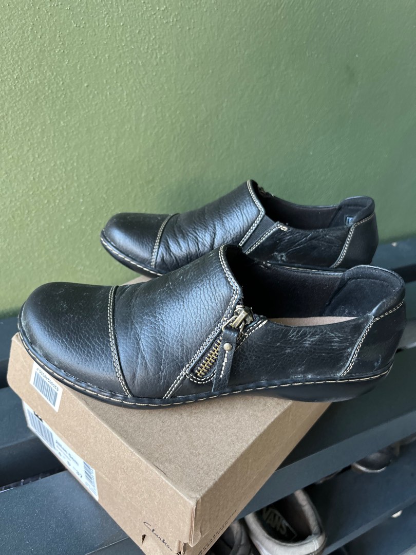 Clarks leather shoes Women s Fashion Footwear Flats on Carousell