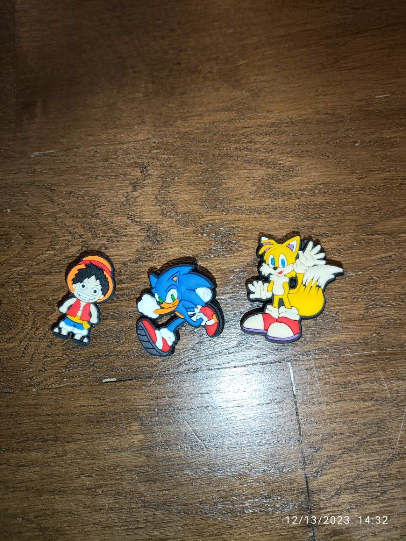 Crocs Jibbitz one piece sonic, Men's Fashion, Footwear, Shoe inserts