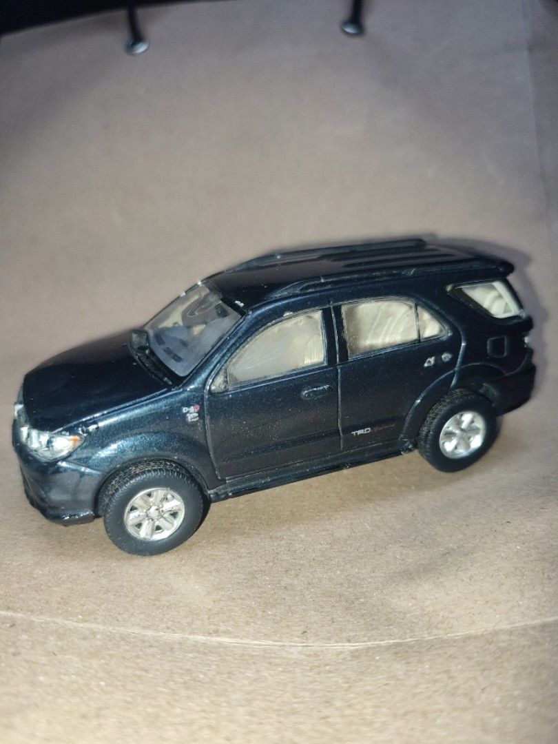 Fortuner diecast shop