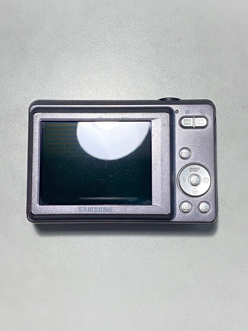 Digital Camera Samsung ES60 (Category: Cameras) located in Valenzuela. Submitted by alfeopaulramos7490 (Listing ID 1271198492, Image 3). Description: Samsung ES60 12.2 megapixel P5,499 +sf Inclusion: * es60 body * bnew original samsung battery * bnew original samsung adapter * bnew original samsung cable * bnew original samsung charger * original samsung wrist strap No issue 100% all working WITH 1 MONTH WARRANTY TO GUARANTEE THE UNIT HAS NO ISSU