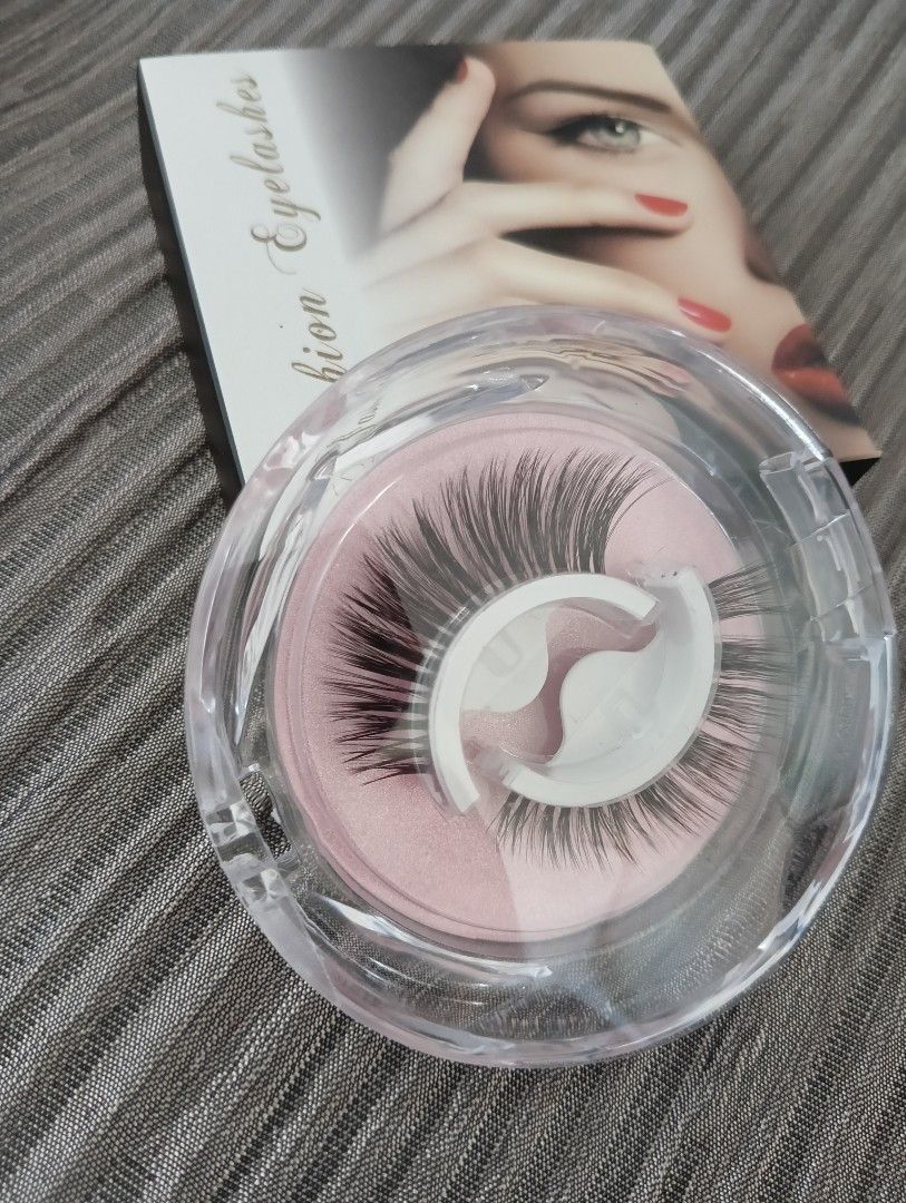 FASHION EYE LASHES (Category: Vision Care) located in Caloocan City. Submitted by shopna2024 (Listing ID 1271056472, Image 3). Description: new di ko lang bet yung length mahaba sya not ordinary to those who wants extra length tlga for eyelashes go na ! maganda and Matic na dumidikit no need glue and re usable 299 ko na purchase online free shipping ko na once you order lagyan ko pa ng freebies na items ko for you to try !!.