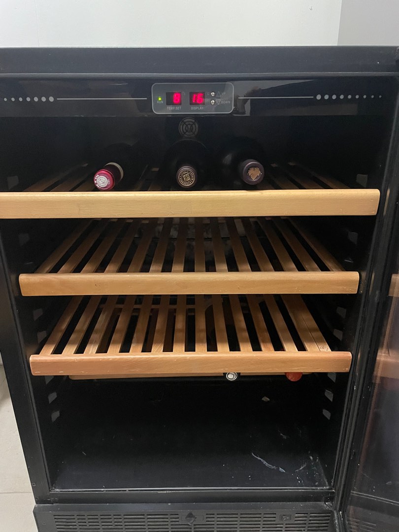 Frigidaire Wine Fridge, TV & Home Appliances, Kitchen Appliances, Wine