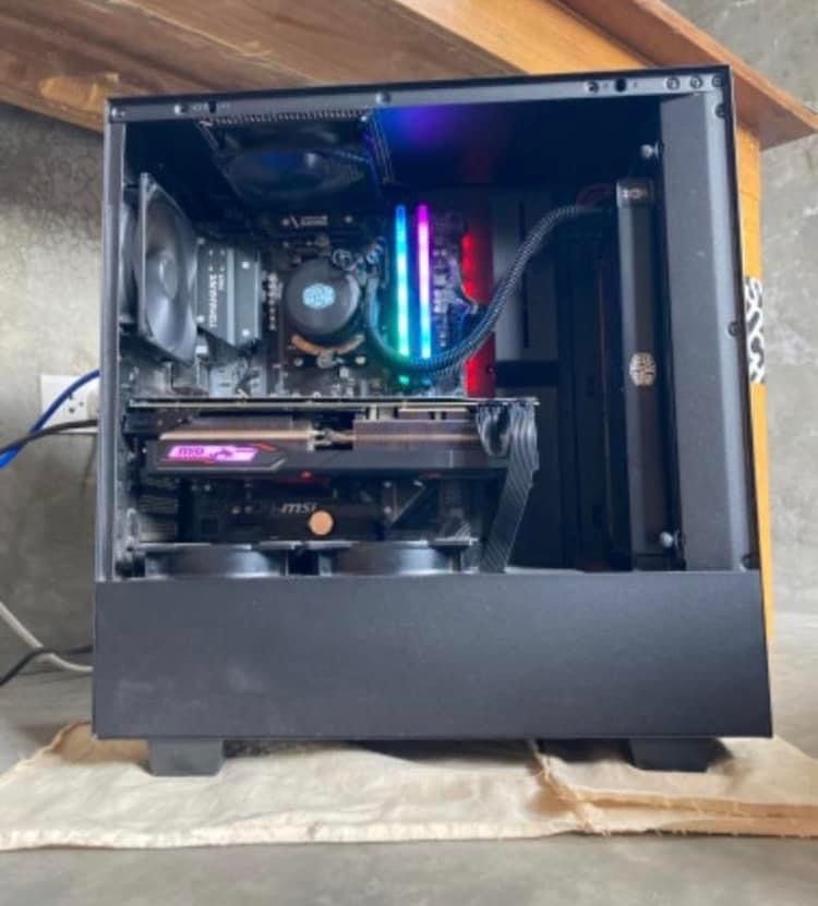 Gaming PC (Category: Computer Parts) located in Caloocan City. Submitted by zenoofcitium (Listing ID 1271052802, Image 1). Description: Bacoor, Cavite Meetups. Almost 70k nagastos sa pagbuild, selling it for 30k. RFS: papalit laptop Specs: Processor: Ryzen 5 3600 MOBO: MSI Tomahawk Max B450 GPU: MSI 5600xt GAMING X RAM: T-Force Delta 8x2 3200mhz (16gb ram) SSD: WD 250 GB SSD HDD: Seagate 1TB Barracuda CASE: NZXT H510 Case POWER SUPPLY: Seasonic M