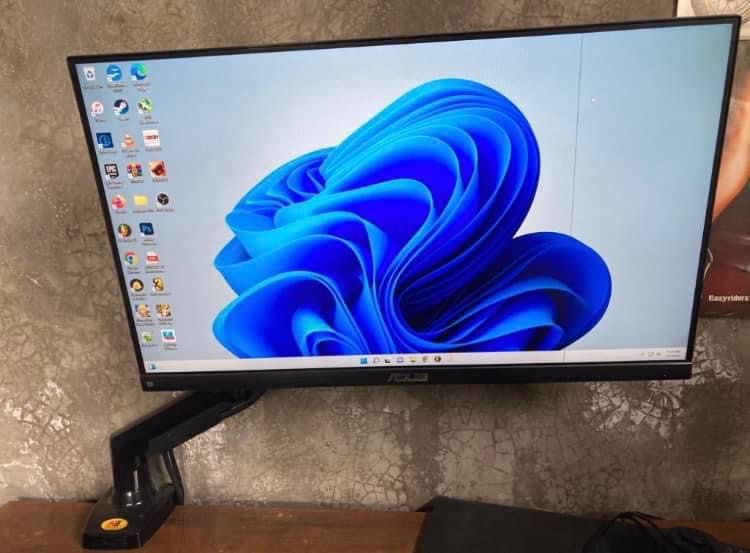 Gaming PC (Category: Computer Parts) located in Caloocan City. Submitted by zenoofcitium (Listing ID 1271052802, Image 2). Description: Bacoor, Cavite Meetups. Almost 70k nagastos sa pagbuild, selling it for 30k. RFS: papalit laptop Specs: Processor: Ryzen 5 3600 MOBO: MSI Tomahawk Max B450 GPU: MSI 5600xt GAMING X RAM: T-Force Delta 8x2 3200mhz (16gb ram) SSD: WD 250 GB SSD HDD: Seagate 1TB Barracuda CASE: NZXT H510 Case POWER SUPPLY: Seasonic M