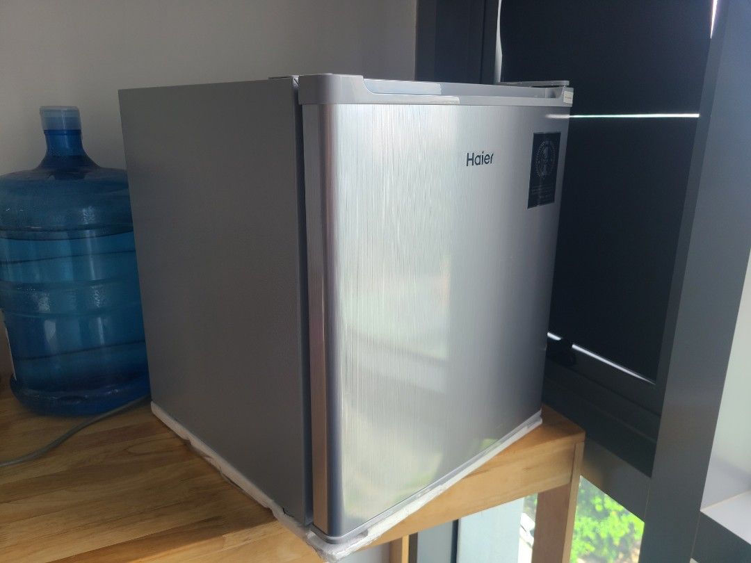 Haier mini fridge HR60H, TV & Home Appliances, Kitchen Appliances