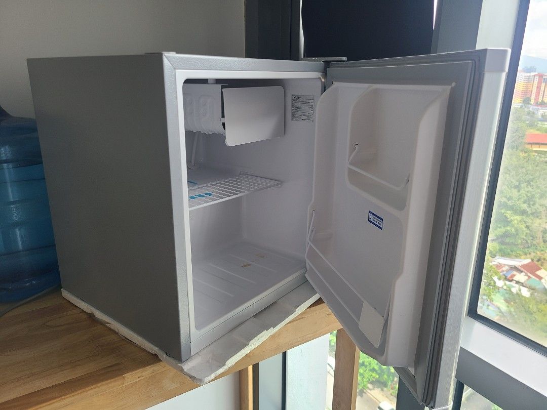 Haier mini fridge HR60H, TV & Home Appliances, Kitchen Appliances