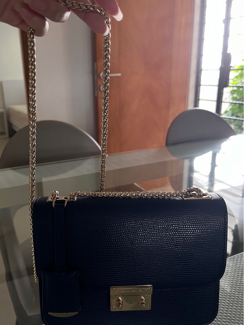 Henri bendel messenger best sale bag