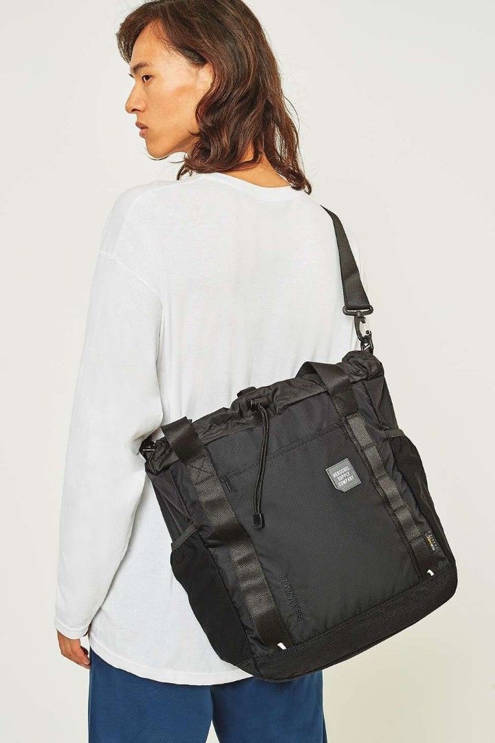 Barnes tote store