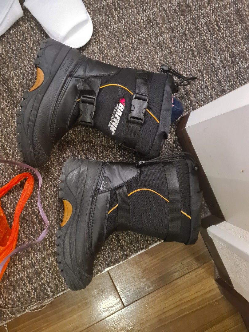 Baffin Kids Winter boots Men s Fashion Footwear Boots on Carousell