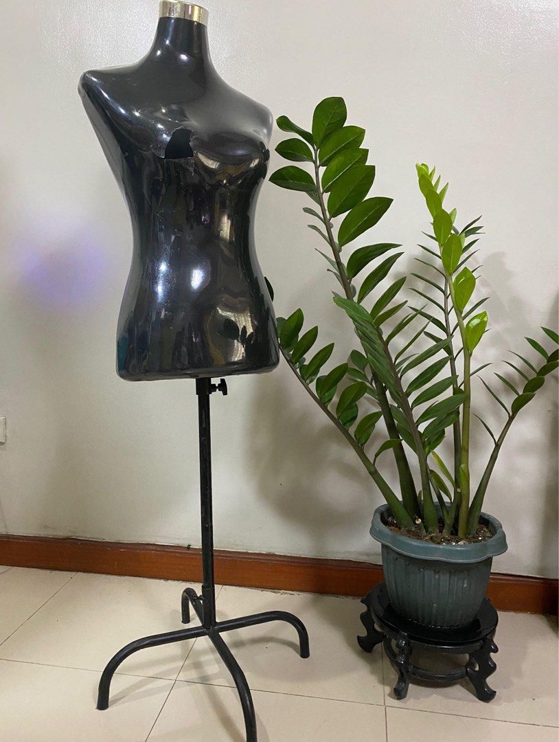 Mannequin women and Men Medium Size (Category: Everything Else Others) located in Makati City. Submitted by shopoh (Listing ID 1271031936, Image 1). Description: Payment Gcash, Maya or Bank Transfer .