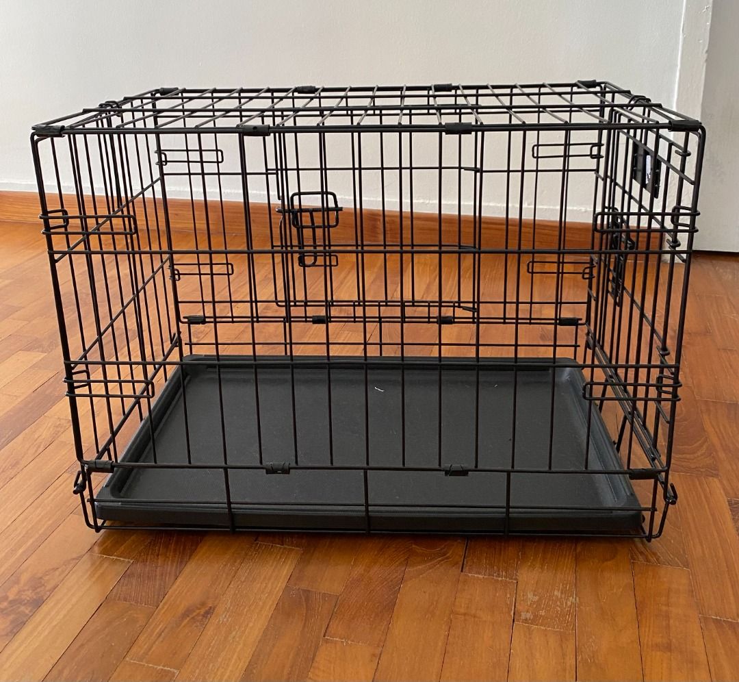 Dog training outlet crate with divider