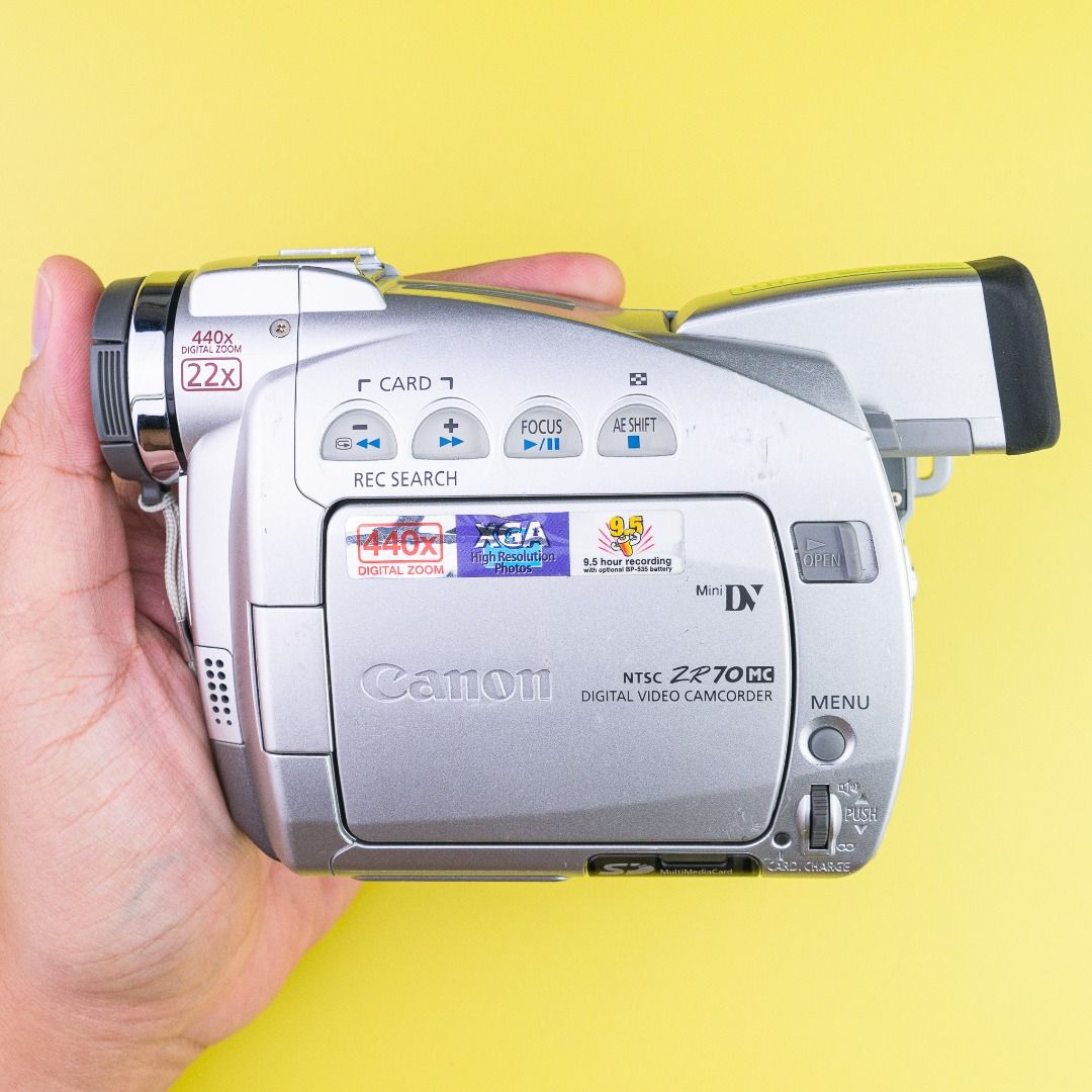 (MINI DV) Canon ZR70 MC Digital Video Camcorder Cassette Type Handycam